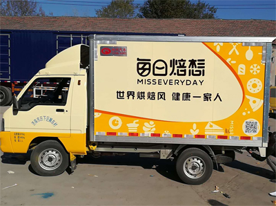 烘焙车体广告-让蛋糕的香味飘在城市的上空_济南车体广告|济南车身
